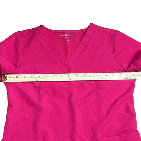 Mandala Vneck 6 pocket Scrub top in Pink size XS - Picture 5 of 7